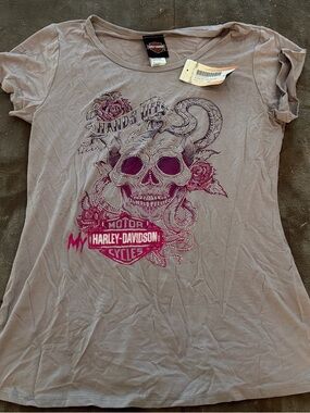 Harley-Davidson Gray Tee with Pink Skull Graphic